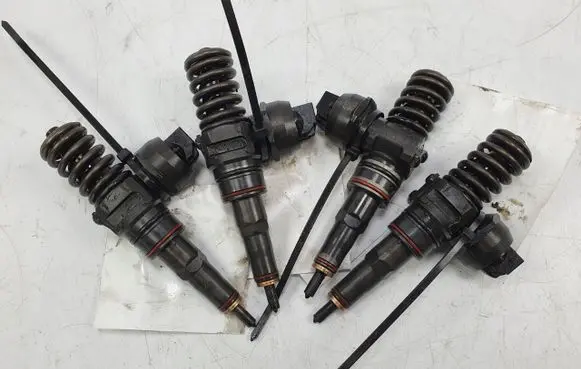 Audi A4 S4 B6 8E 8H Fuel injector 038130073AJ