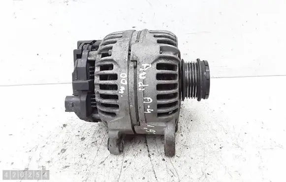 Audi A4 S4 B5 8D Generator/alternator 2111971202