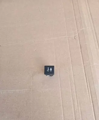 Toyota Prius (XW50) USB socket connector