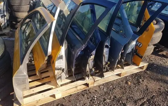 Renault Laguna II Front door melynos