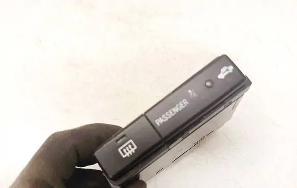 Toyota Avensis T250 Windscreen/window heater switch 8479005130