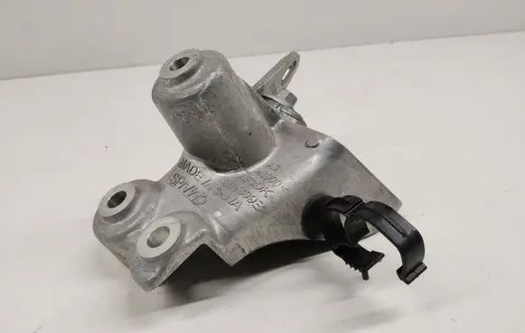 Volvo V60 Engine mounting bracket 46000