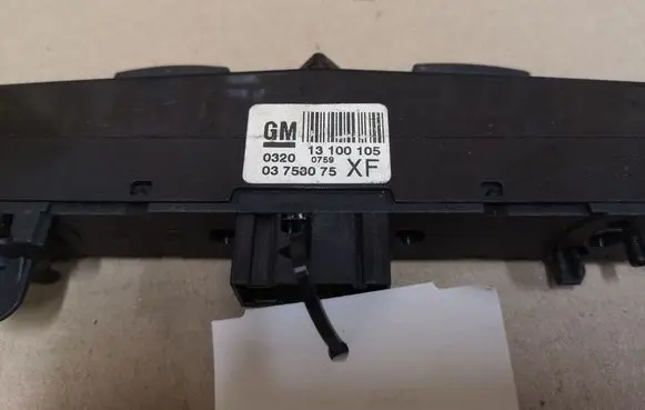 Opel Astra H A set of switches 13100105 03758075
