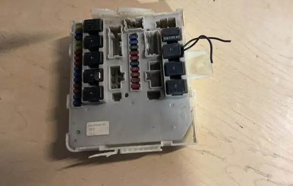 Nissan Pathfinder R51 Fuse module