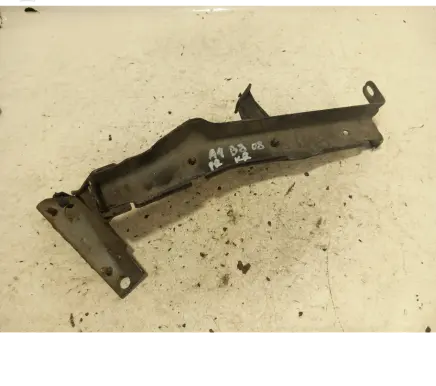 Audi A4 S4 B8 8K Fender mounting bracket 8k0821135b