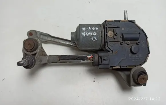 Seat Altea XL Front wiper linkage and motor 5P0955024E 5P0955120C