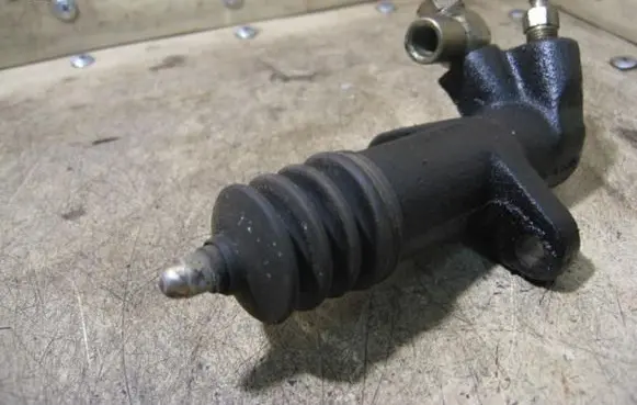 Volvo S40, V40 Clutch slave cylinder S209