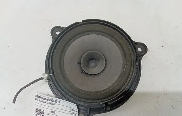 Nissan Navara Rear door speaker