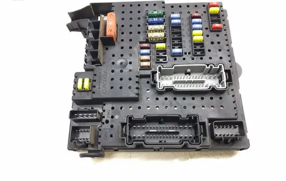 Volvo XC90 Fuse module 30728512 30728273 28017881