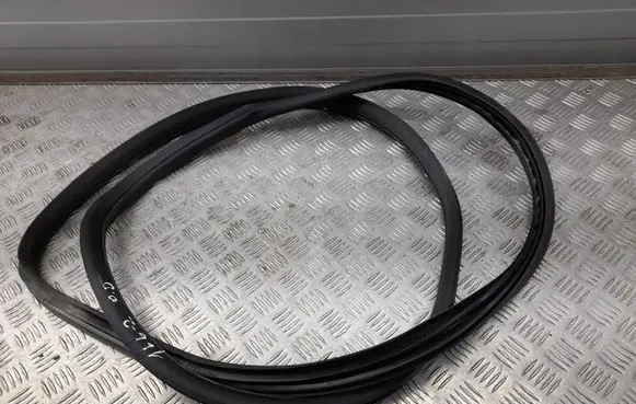 Mercedes-Benz GL X166 Front door rubber seal A1666970051