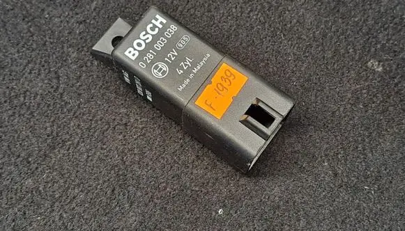 Audi A3 S3 8P Glow plug pre-heat relay 038907281D 0281003038