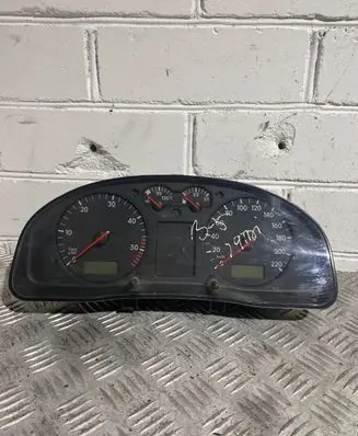 Volkswagen PASSAT B5.5 Speedometer (instrument cluster) 3B0919861J