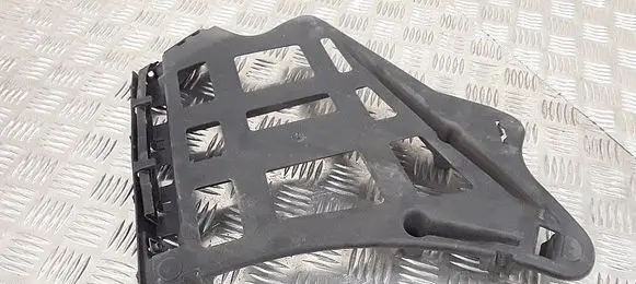 Rear bumper mounting bracket