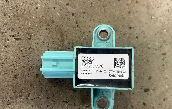 Audi A4 S4 B8 8K Airbag deployment crash/impact sensor 8K0955557C 8K0955557
