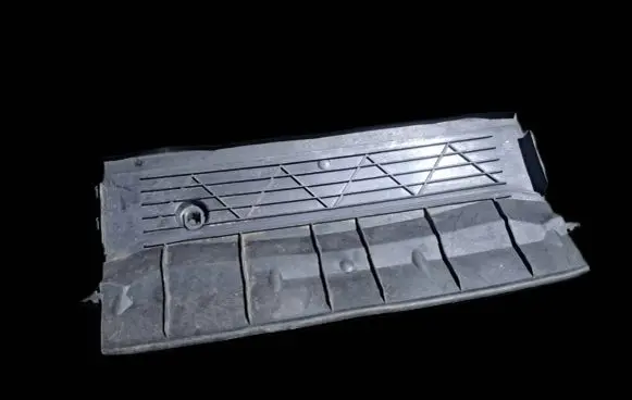 BMW 5 E60 E61 Intercooler air channel guide 7897174