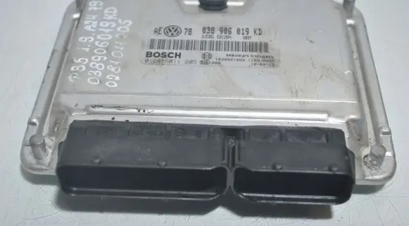 Volkswagen PASSAT B5.5 Engine control unit/module 038906019KD