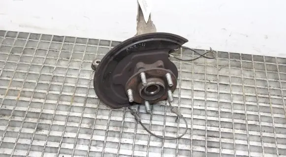 Nissan Juke I F15 Front wheel hub