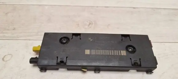 BMW 1 E81 E87 Aerial antenna amplifier 65206958900 10819610 6958900