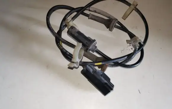Volvo S80 ABS brake wheel speed sensor 9467580