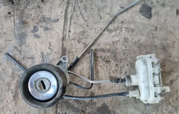 Audi A6 S6 C4 4A Tailgate opening switch 
