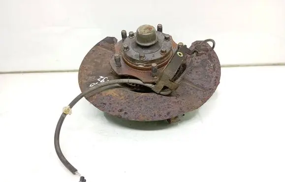 Suzuki Grand Vitara II Front wheel hub spindle knuckle
