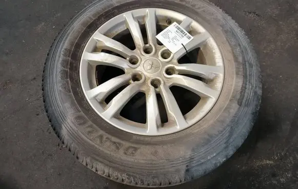 Mitsubishi Pajero R18 spare wheel