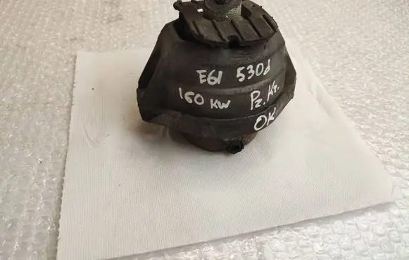 Engine mount bracket