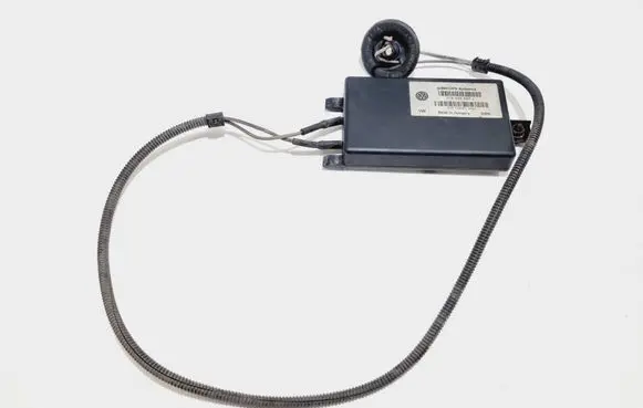 Volkswagen Touareg I Aerial antenna filter 1320073422 7L6035507J