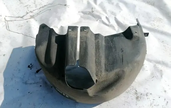 Rear arch fender liner splash guards