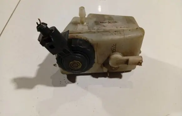 Audi A3 S3 8P Brake fluid reservoir 1K1611349