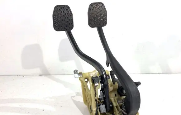 BMW 5 E60 E61 Pedal assembly 6769220