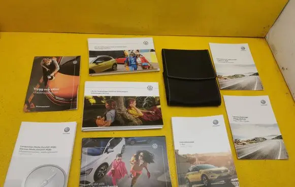 Volkswagen T-Roc Owners service history hand book 