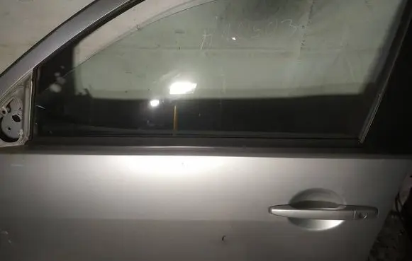 Peugeot 4007 Front door glass trim molding 