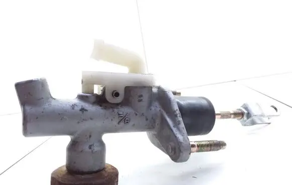 Nissan Almera Tino Master brake cylinder