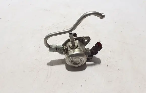 Volvo XC40 Fuel injection high pressure pump 31405318