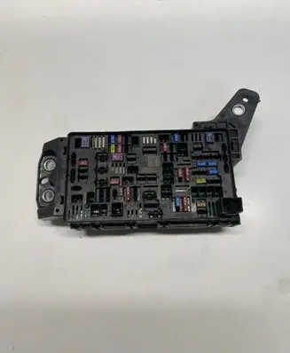 Jeep Grand Cherokee WL Fuse module 68347016AD 09901591052