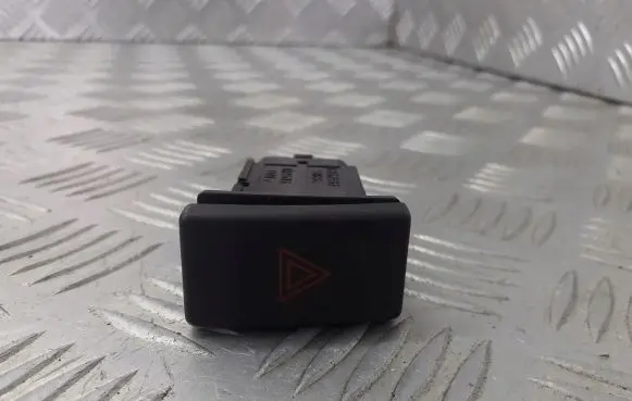 Toyota Avensis T220 Hazard light switch 157963