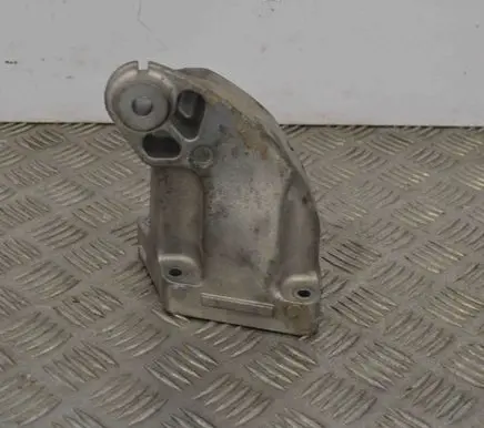 Mercedes-Benz E W213 Engine mounting bracket A6422234404