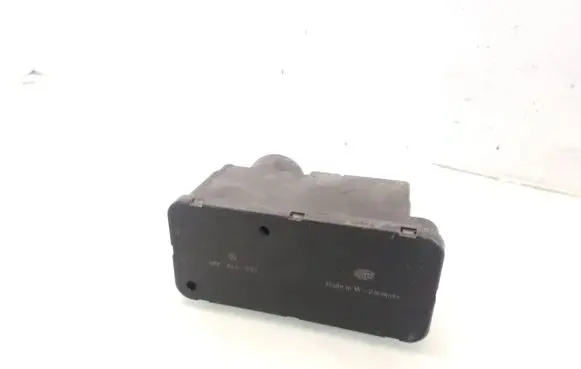 Volkswagen PASSAT B4 Central locking vacuum pump 357962257
