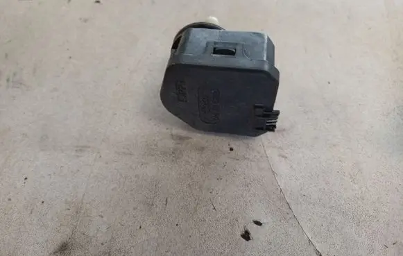 Volkswagen PASSAT B5.5 Headlight level adjustment motor 1J0941295C