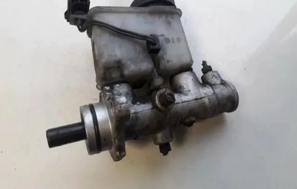 Mazda 323 Master brake cylinder