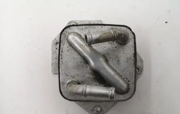 Mazda 6 Oil filter mounting bracket