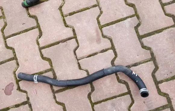 Intake resonator