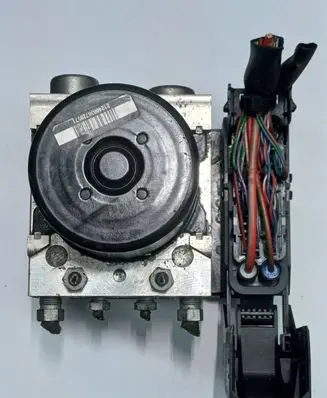 Mercedes-Benz C W204 ABS Pump A2045455332 A2044310612
