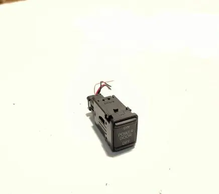 Nissan X-Trail T32 Other switches/knobs/shifts 8404K3