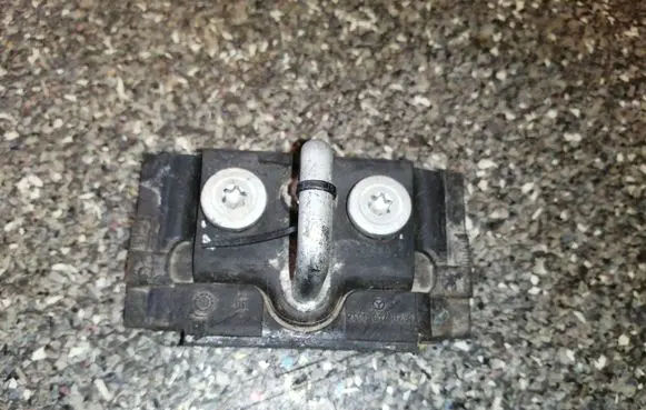 Mercedes-Benz E W211 Loading door lock loop/hook striker A2117400032