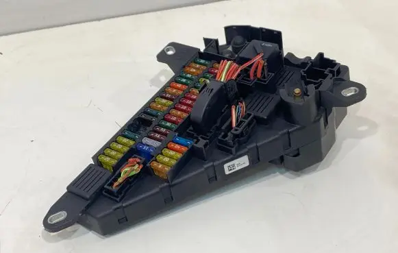 BMW 5 E60 E61 Fuse module 518956024 6906618
