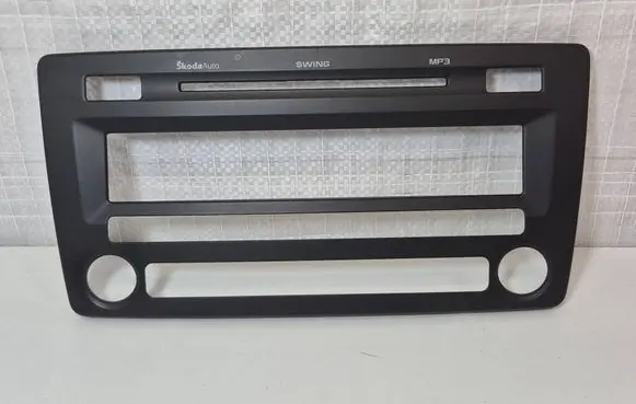 Skoda Octavia Mk2 (1Z) Radio/GPS head unit trim 1Z0035212D