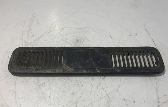 Rear air vent grill