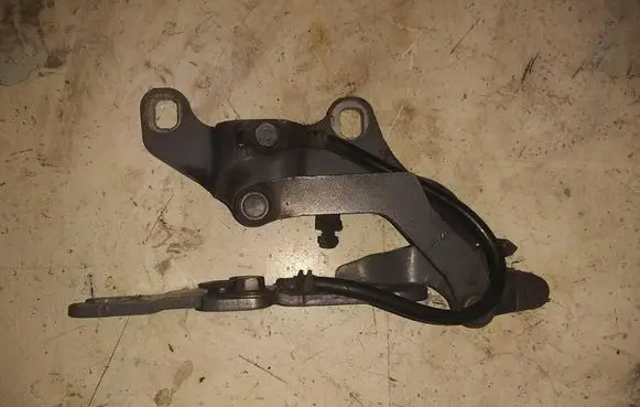 BMW 1 E81 E87 Tailgate/trunk/boot hinge 7060559